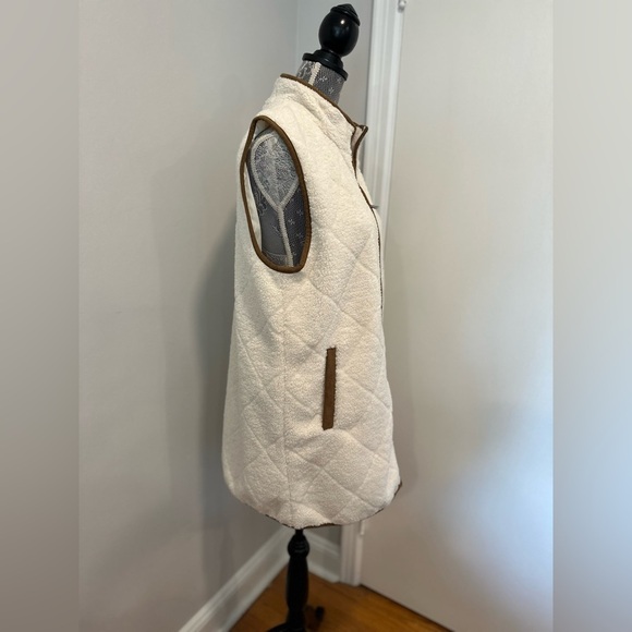 Lauren Ralph Lauren Women’s Large Diamond Quilted.  Faux Fur. Full Zip Long Vest - Picture 2 of 16